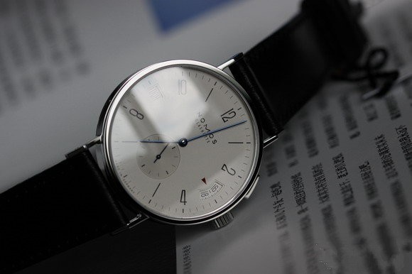 處理NOMOS手表進水的方法