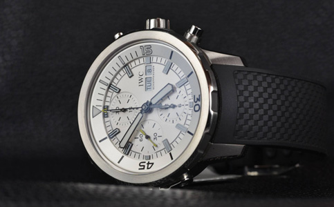 廈門萬國官方售后維修中心地址（修復萬國手表上的劃痕）